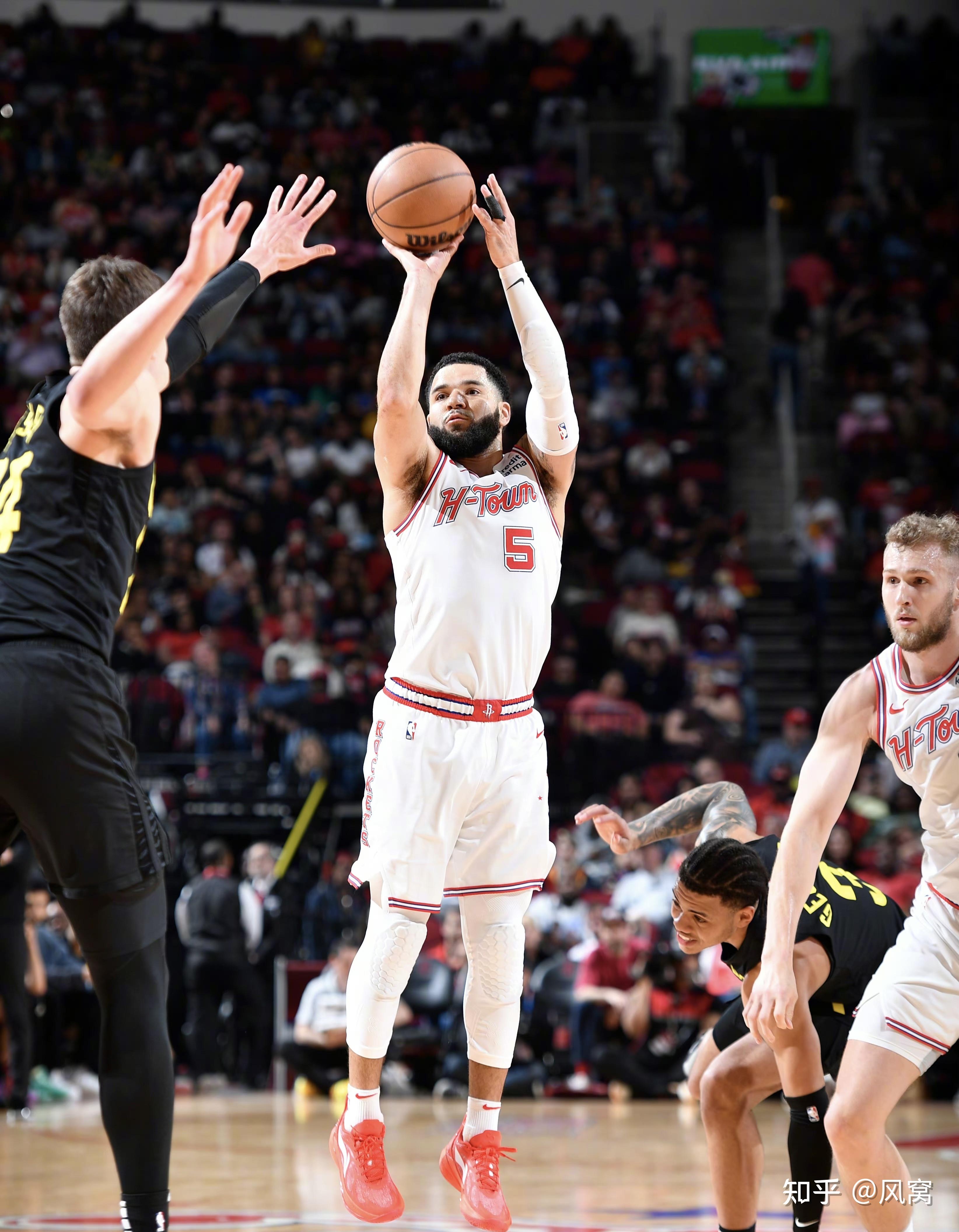这也行？赛前休斯敦火箭调整名单以备欧篮联詹姆斯在独行侠比赛中爆冷，今夜波尔图止住颓势——国王杯节点到来的简单介绍